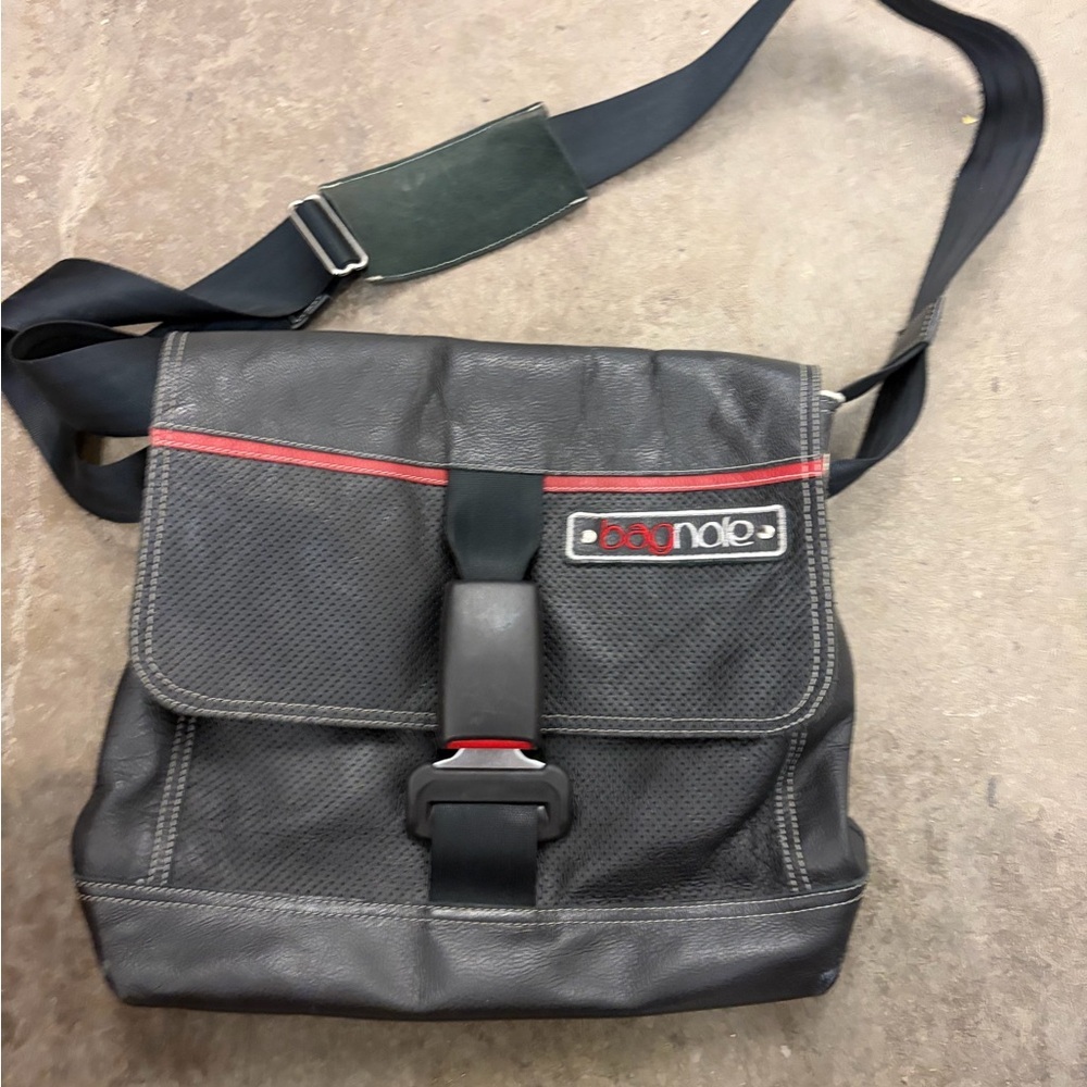 Bagnole seatbelt bag Black and‎ Red Messenger Bag